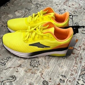 NWT! Mens Avia Athletic Sneakers!